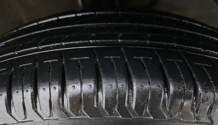 2018 Maruti Dzire VXI, Petrol, Manual, 12,165 km, Right Front Tyre Tread