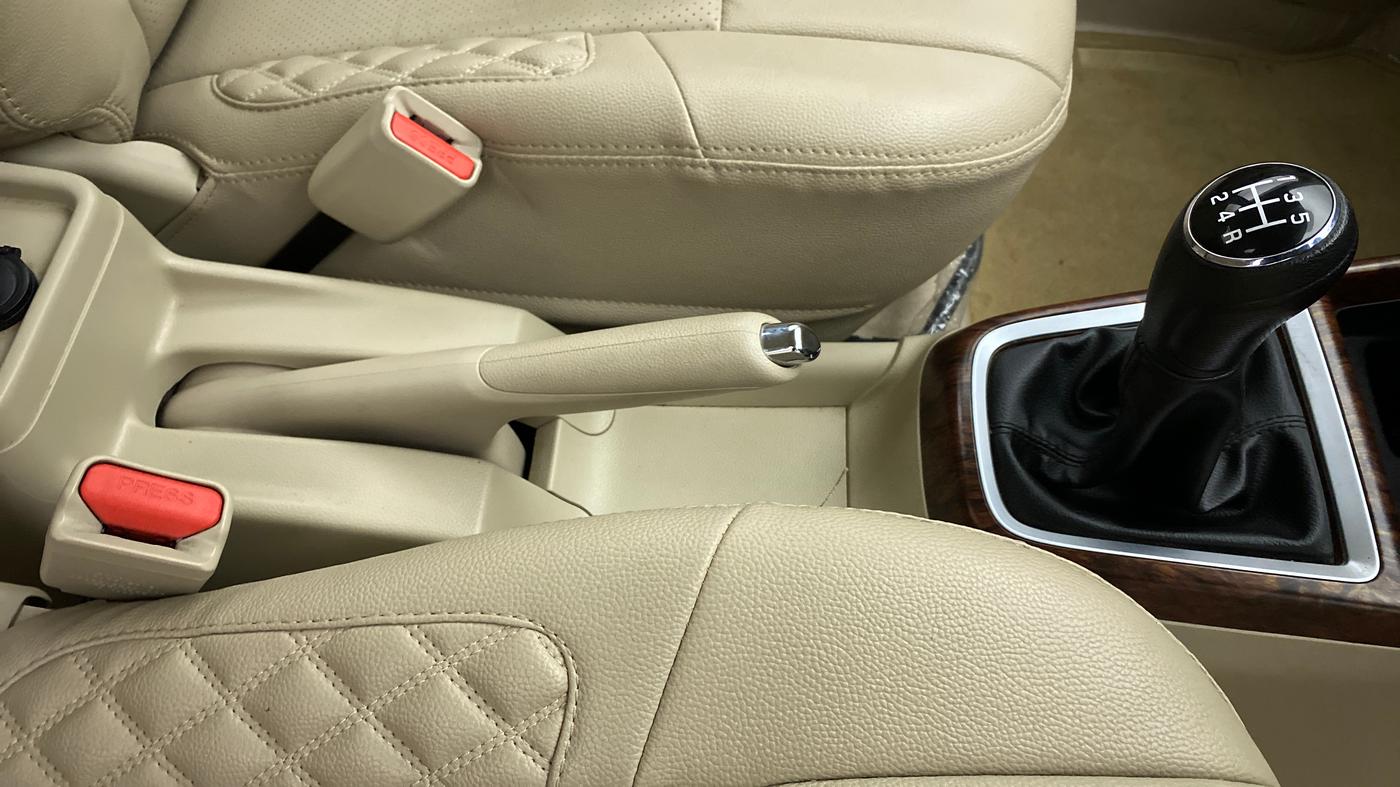 2018 Maruti Dzire VXI, Petrol, Manual, 12,165 km, Gear Lever
