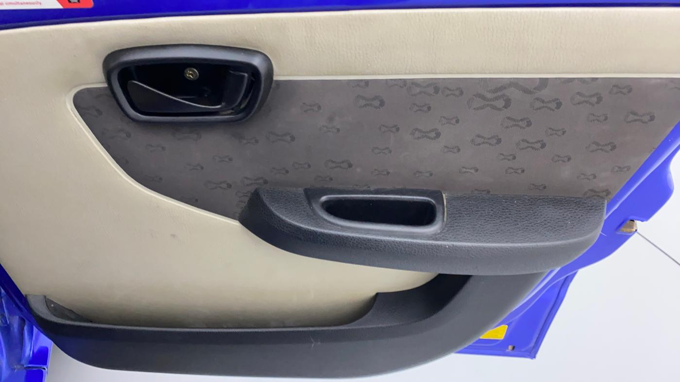 2016 Tata Nano TWIST XTA, Petrol, Automatic, 13,294 km, Driver Side Door Panels Control