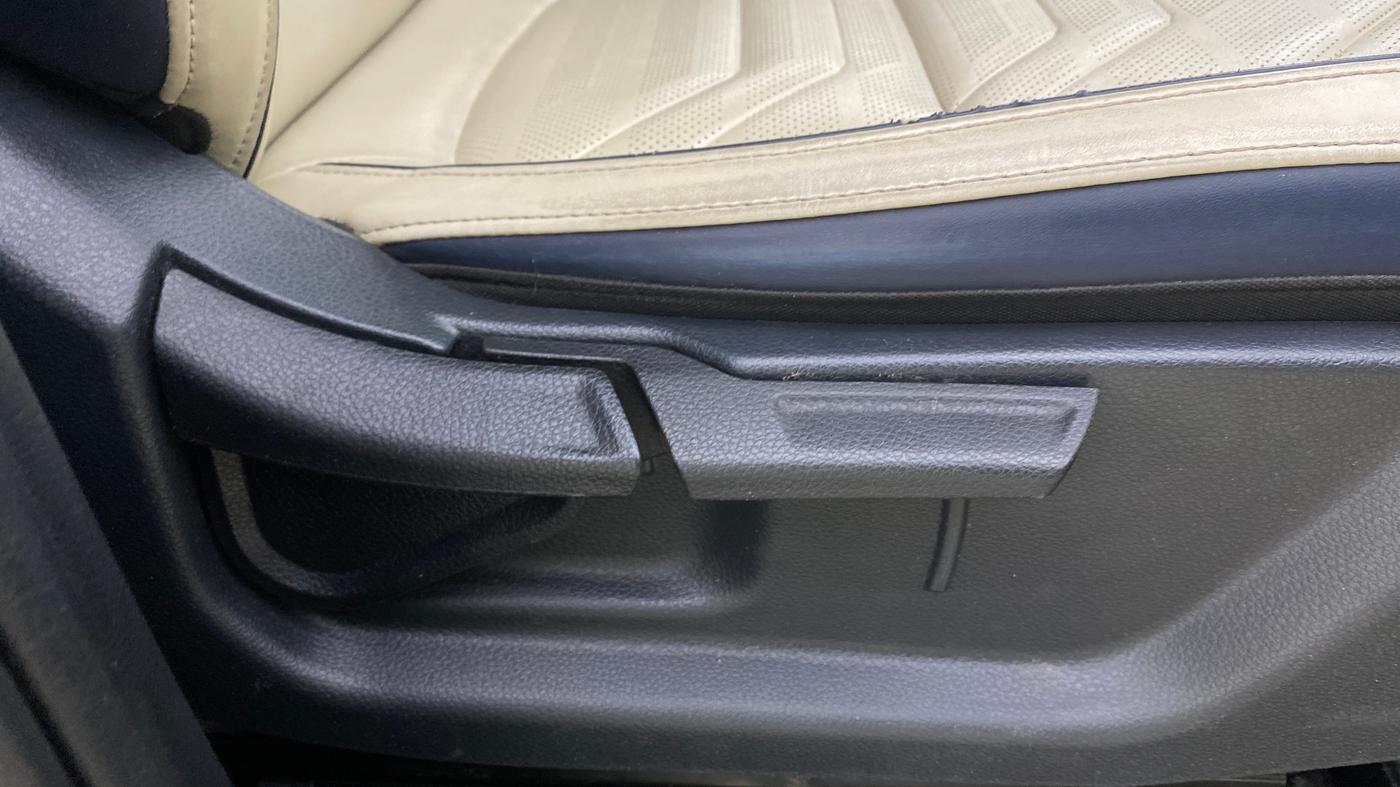 2022 KIA CARENS LUXURY PLUS 1.5 DIESEL 6 STR, Diesel, Manual, 88,773 km, Driver Side Adjustment Panel