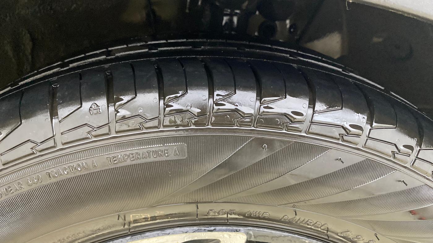 2022 KIA CARENS LUXURY PLUS 1.5 DIESEL 6 STR, Diesel, Manual, 88,773 km, Right Front Tyre Tread