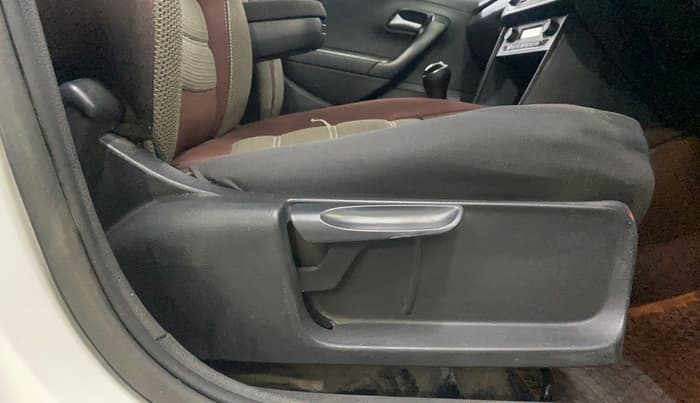 2017 Volkswagen Vento HIGHLINE 1.6 MPI, Petrol, Manual, 49,026 km, Driver Side Adjustment Panel
