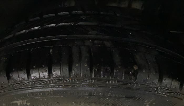2017 Volkswagen Vento HIGHLINE 1.6 MPI, Petrol, Manual, 49,026 km, Left Rear Tyre Tread