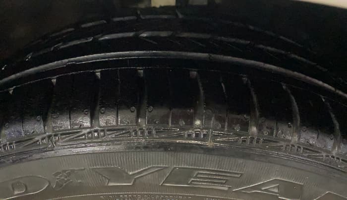 2017 Volkswagen Vento HIGHLINE 1.6 MPI, Petrol, Manual, 49,026 km, Right Front Tyre Tread