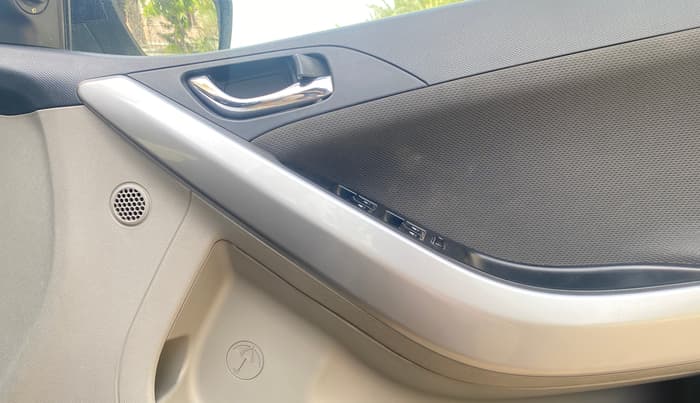 2018 Tata NEXON XZA PLUS DIESEL, Diesel, Automatic, 1,03,608 km, Driver Side Door Panels Control