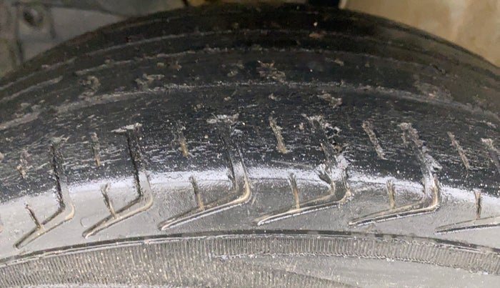 2021 Maruti New Wagon-R LXI CNG (O) 1.0, CNG, Manual, 63,818 km, Left Front Tyre Tread
