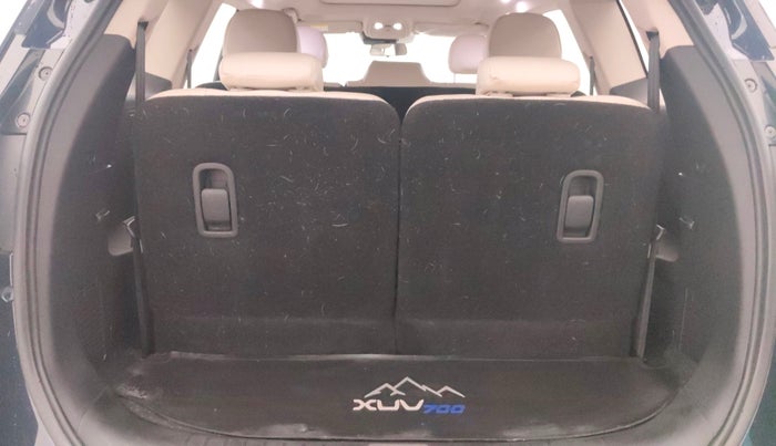 2022 Mahindra XUV700 AX 7 LUXURY P AT 7 STR, Petrol, Automatic, 17,184 km, Boot Inside