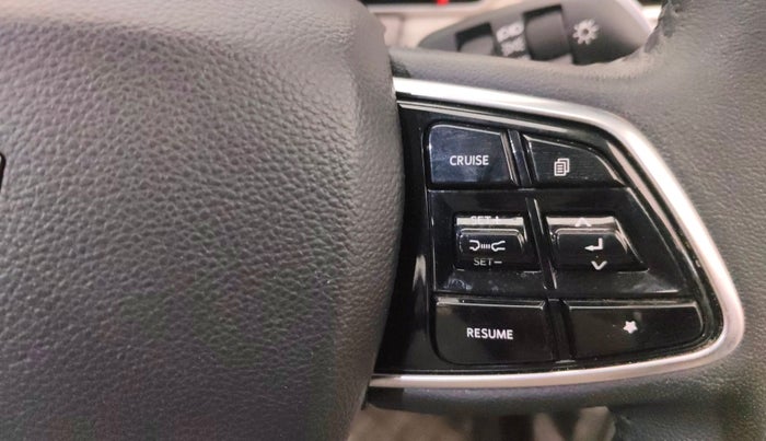 2022 Mahindra XUV700 AX 7 LUXURY P AT 7 STR, Petrol, Automatic, 17,184 km, Adaptive Cruise Control