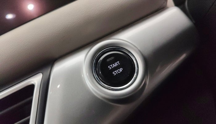 2022 Mahindra XUV700 AX 7 LUXURY P AT 7 STR, Petrol, Automatic, 17,184 km, Keyless Start/ Stop Button