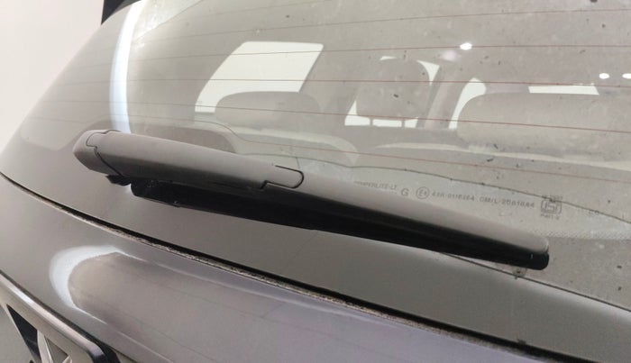 2022 Mahindra XUV700 AX 7 LUXURY P AT 7 STR, Petrol, Automatic, 17,184 km, Rear Wiper