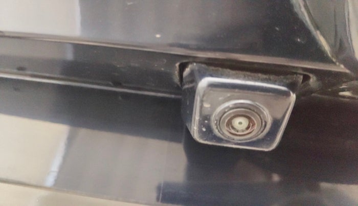 2022 Mahindra XUV700 AX 7 LUXURY P AT 7 STR, Petrol, Automatic, 17,184 km, Parking Camera