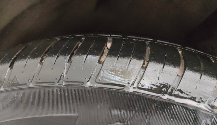 2022 Mahindra XUV700 AX 7 LUXURY P AT 7 STR, Petrol, Automatic, 17,184 km, Left Rear Tyre Tread