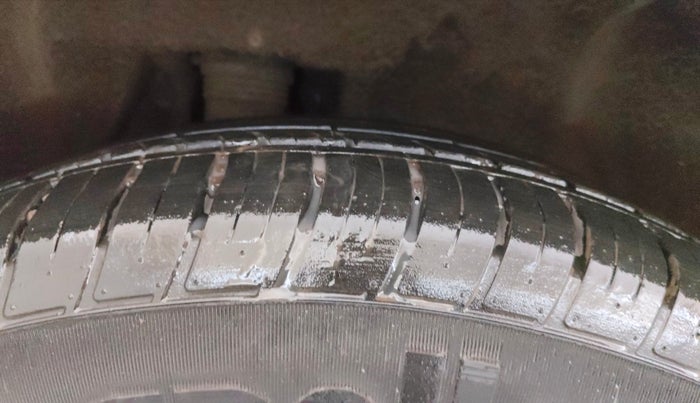 2022 Mahindra XUV700 AX 7 LUXURY P AT 7 STR, Petrol, Automatic, 17,184 km, Right Rear Tyre Tread