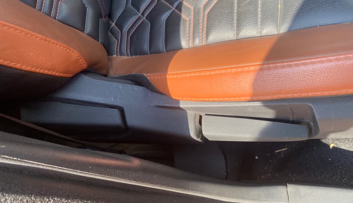 2024 Nissan MAGNITE Tekna B4D 1.0 Petrol AMT Dual Tone, Petrol, Automatic, 5,386 km, Driver Side Adjustment Panel