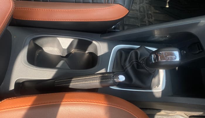 2024 Nissan MAGNITE Tekna B4D 1.0 Petrol AMT Dual Tone, Petrol, Automatic, 5,386 km, Gear Lever