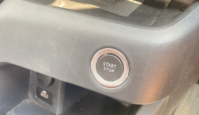 2024 Nissan MAGNITE Tekna B4D 1.0 Petrol AMT Dual Tone, Petrol, Automatic, 5,386 km, Keyless Start/ Stop Button