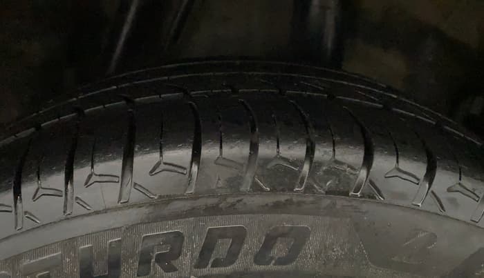 2015 Honda City 1.5L I-VTEC V MT, Petrol, Manual, 1,10,142 km, Left Rear Tyre Tread