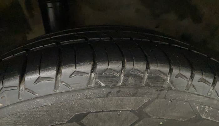 2015 Honda City 1.5L I-VTEC V MT, Petrol, Manual, 1,10,142 km, Right Rear Tyre Tread