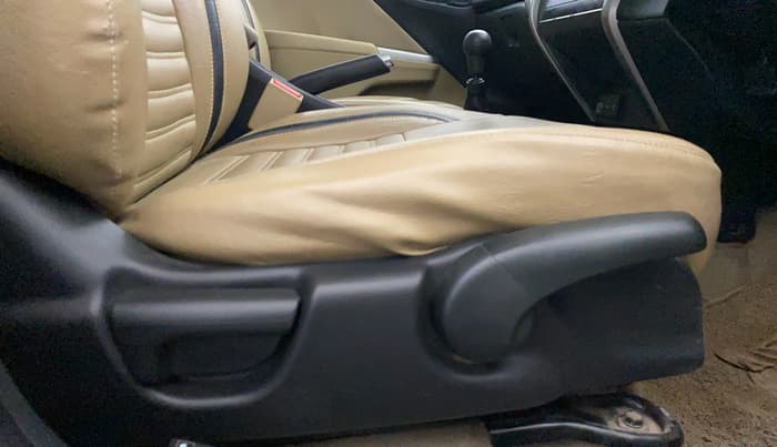 2015 Honda City 1.5L I-VTEC V MT, Petrol, Manual, 1,10,142 km, Driver Side Adjustment Panel
