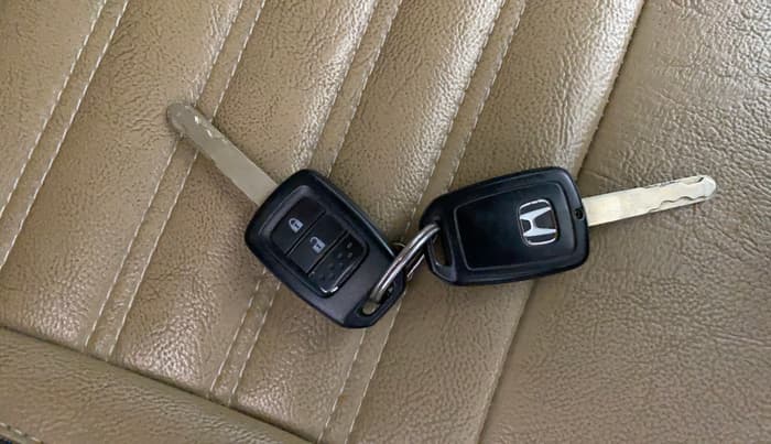 2015 Honda City 1.5L I-VTEC V MT, Petrol, Manual, 1,10,142 km, Key Close Up
