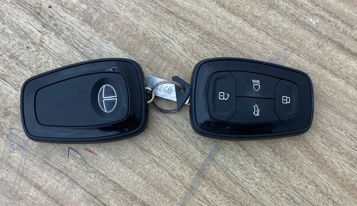 2021 Tata Harrier XZ PLUS 2.0L DUAL TONE, Diesel, Manual, 65,892 km, Key Close Up