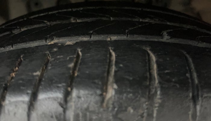 2015 Ford Ecosport TITANIUM 1.5L PETROL, Petrol, Manual, 1,01,340 km, Left Front Tyre Tread