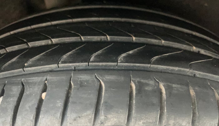 2015 Ford Ecosport TITANIUM 1.5L PETROL, Petrol, Manual, 1,01,340 km, Right Rear Tyre Tread