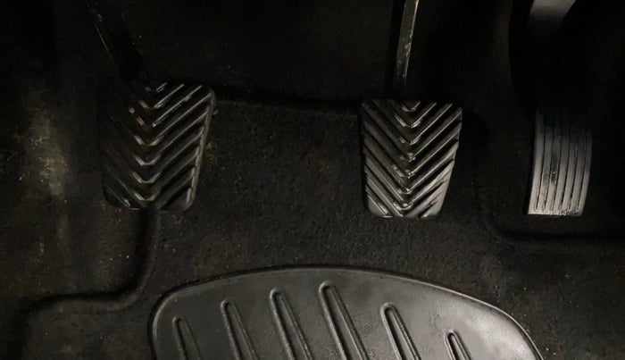 2022 Hyundai VENUE S+ 1.2, Petrol, Manual, 41,973 km, Pedals