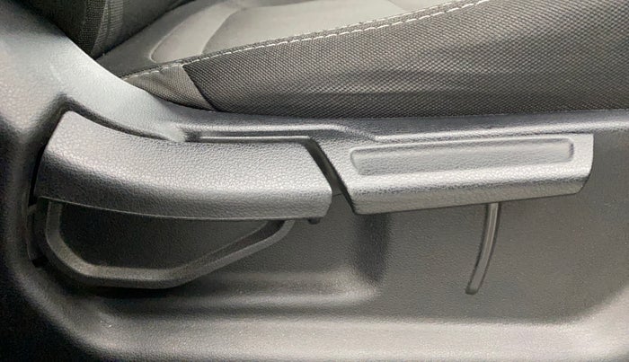 2022 Hyundai VENUE S+ 1.2, Petrol, Manual, 41,973 km, Driver Side Adjustment Panel