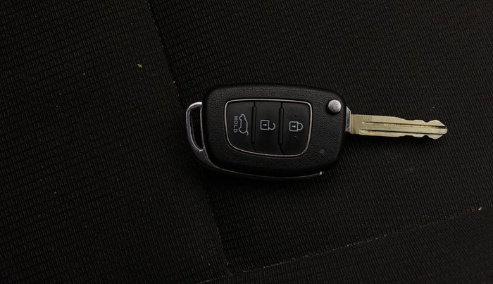 2022 Hyundai VENUE S+ 1.2, Petrol, Manual, 41,973 km, Key Close Up