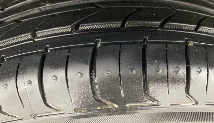 2022 Hyundai VENUE S+ 1.2, Petrol, Manual, 41,973 km, Right Rear Tyre Tread