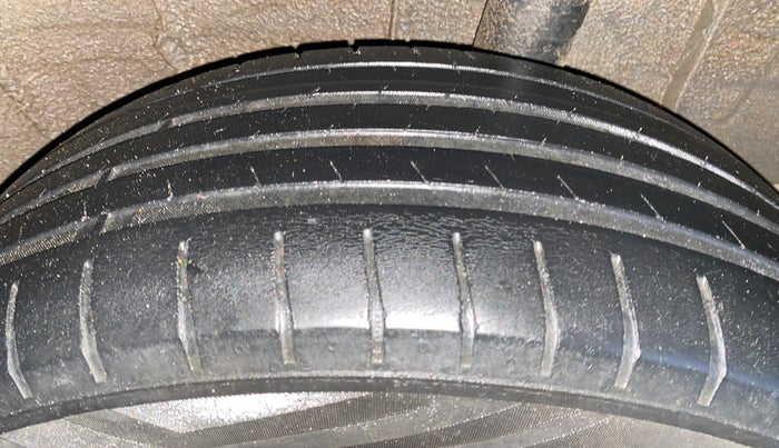 2022 Nissan MAGNITE XE, Petrol, Manual, 24,263 km, Left Rear Tyre Tread