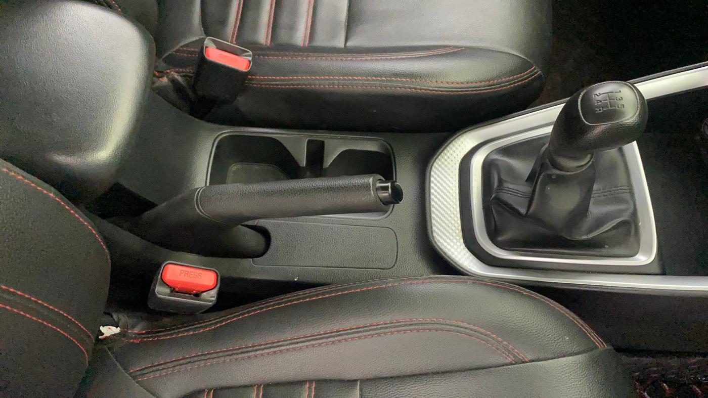 2021 KIA SONET HTK PLUS 1.2, Petrol, Manual, 81,221 km, Gear Lever