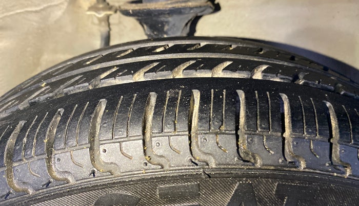2016 Maruti Alto K10 VXI, Petrol, Manual, 73,437 km, Right Front Tyre Tread