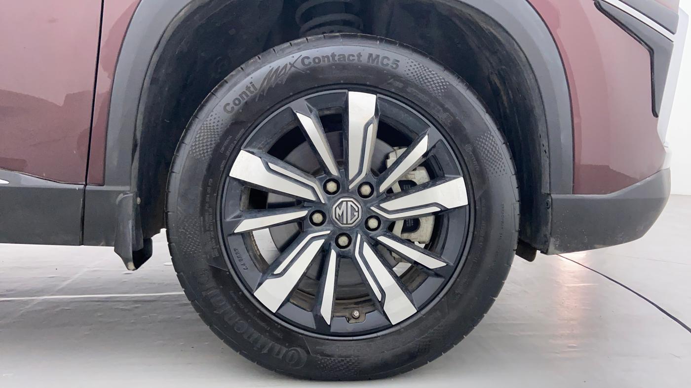 2019 MG HECTOR SHARP DCT PETROL, Petrol, Automatic, 3,829 km, Right Front Tyre