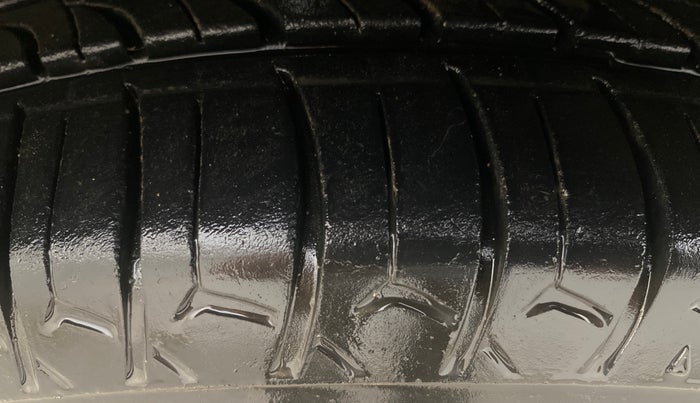 2014 Maruti Celerio VXI AMT, Petrol, Automatic, 1,01,423 km, Left Front Tyre Tread