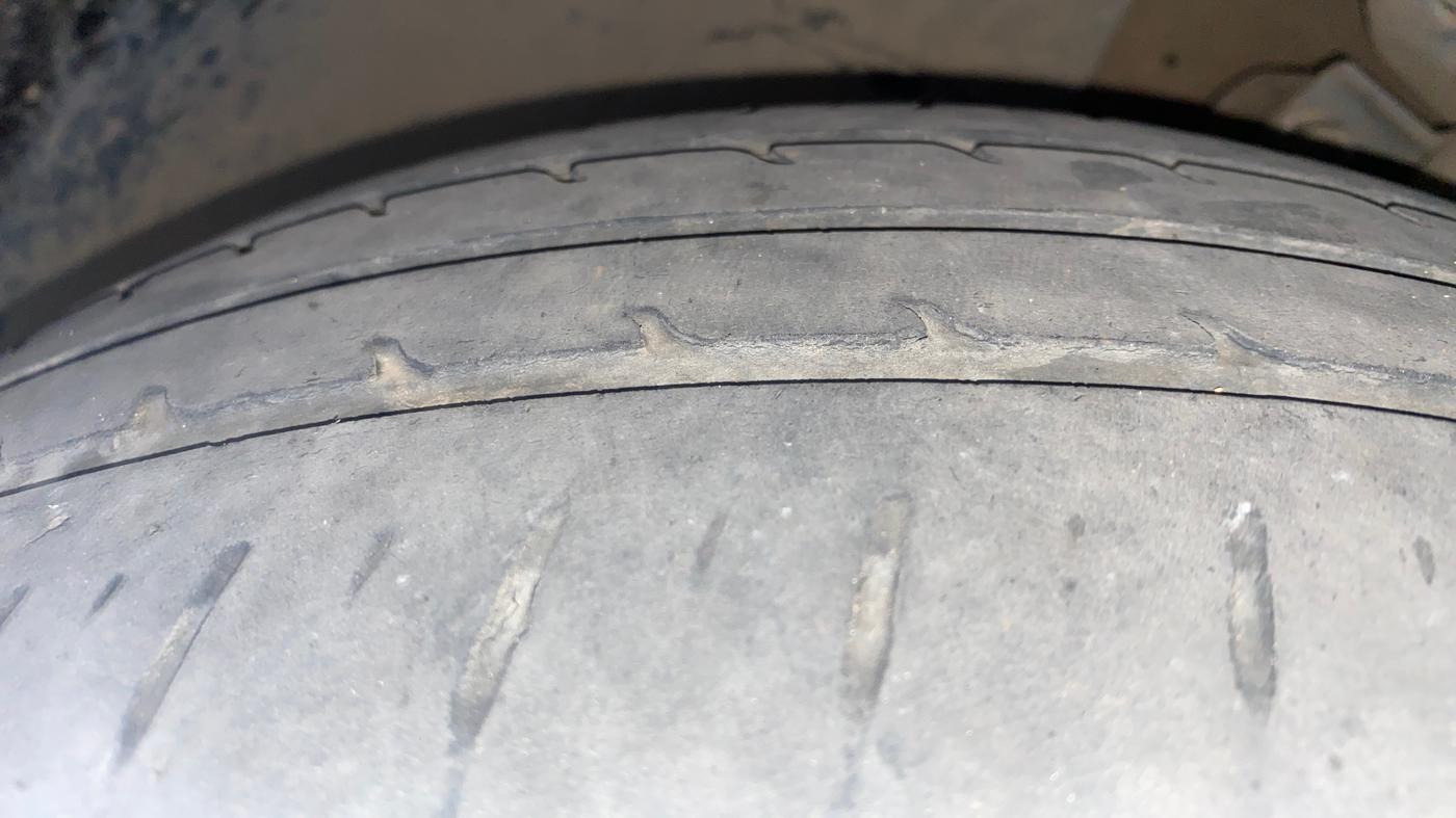 2019 Volkswagen Ameo TRENDLINE 1.5L, Diesel, Manual, 71,979 km, Left Front Tyre Tread