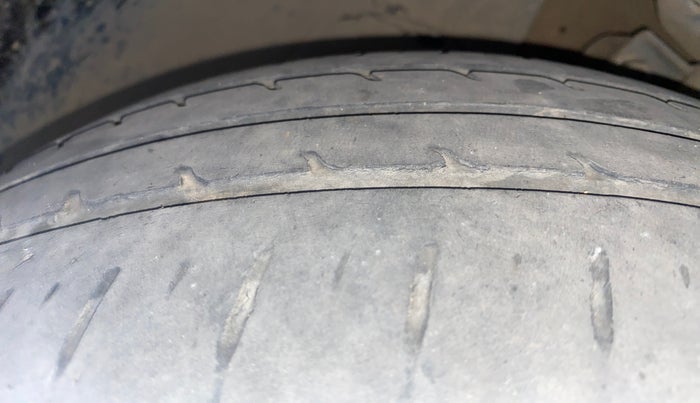 2019 Volkswagen Ameo TRENDLINE 1.5L, Diesel, Manual, 71,979 km, Left Front Tyre Tread