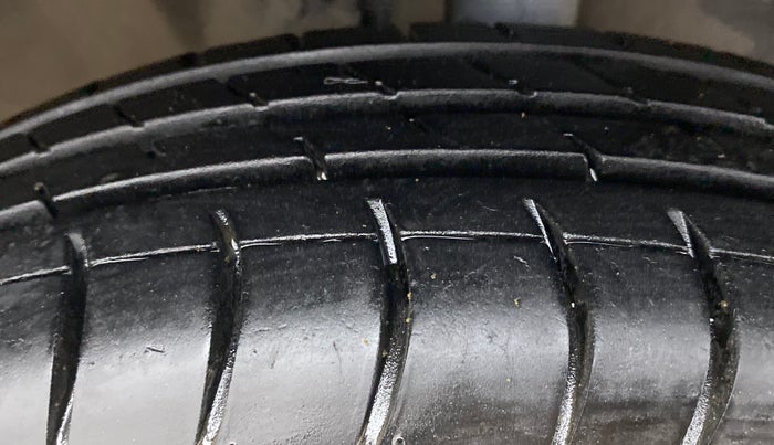 2014 Maruti Wagon R 1.0 LXI CNG, CNG, Manual, 34,185 km, Right Front Tyre Tread