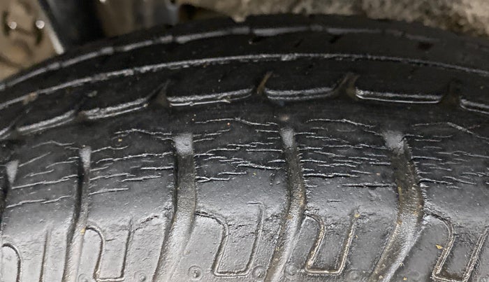 2014 Maruti Wagon R 1.0 LXI CNG, CNG, Manual, 34,185 km, Right Rear Tyre Tread