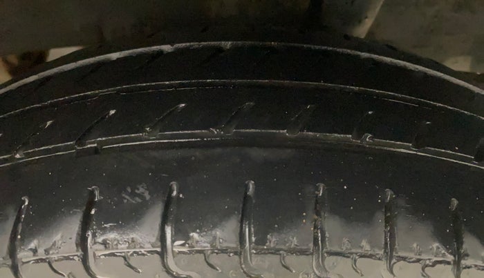 2017 Renault Kwid RXT 1.0 AMT, Petrol, Automatic, 75,218 km, Left Rear Tyre Tread