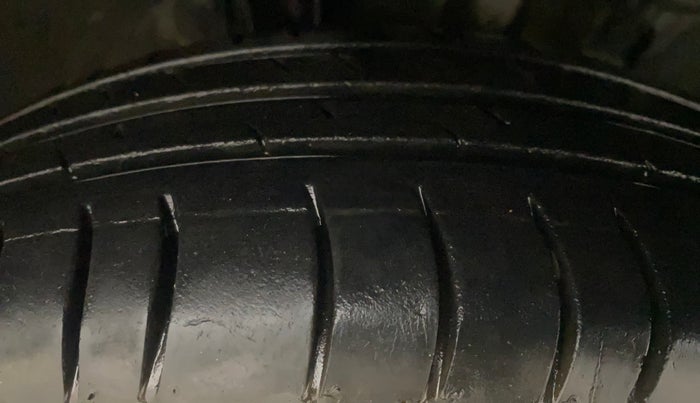 2017 Renault Kwid RXT 1.0 AMT, Petrol, Automatic, 75,218 km, Right Front Tyre Tread