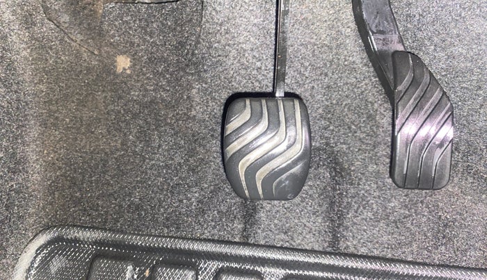 2017 Renault Kwid RXT 1.0 AMT, Petrol, Automatic, 75,218 km, Pedals