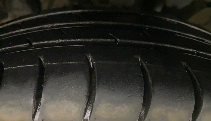 2017 Renault Kwid RXT 1.0 AMT, Petrol, Automatic, 75,218 km, Left Front Tyre Tread