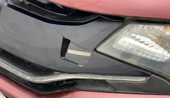 2015 Honda Jazz 1.2L I-VTEC V, Petrol, Manual, 33,263 km, Front bumper - Chrome strip damage