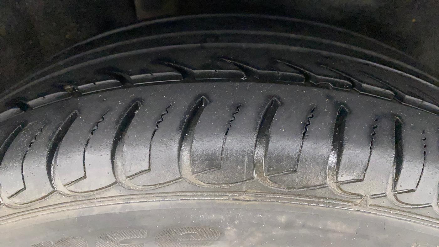 2016 Ford Ecosport TITANIUM 1.5L PETROL AT, Petrol, Automatic, 64,492 km, Right Rear Tyre Tread