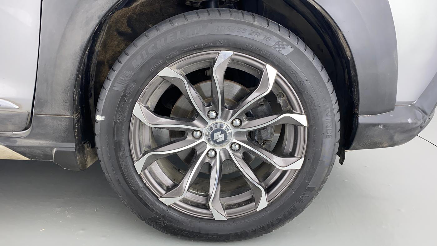 2019 Maruti XL6 ALPHA SHVS  MT, Petrol, Manual, 75,533 km, Right Front Wheel