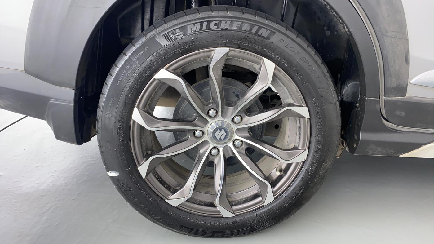 2019 Maruti XL6 ALPHA SHVS  MT, Petrol, Manual, 75,533 km, Right Rear Wheel