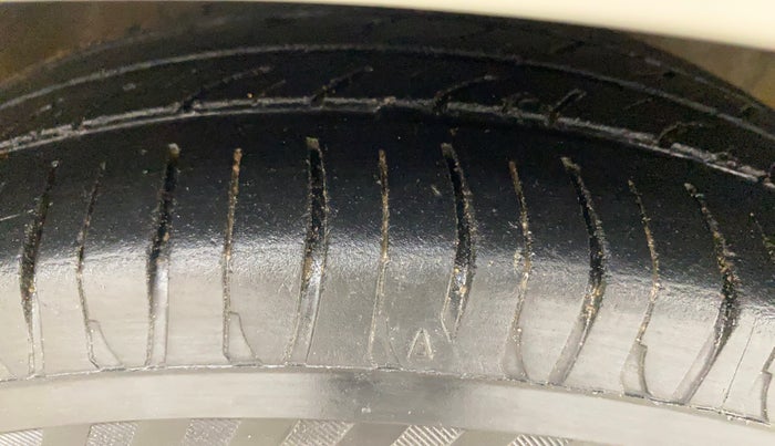 2014 Maruti Celerio ZXI, Petrol, Manual, 1,12,987 km, Right Front Tyre Tread