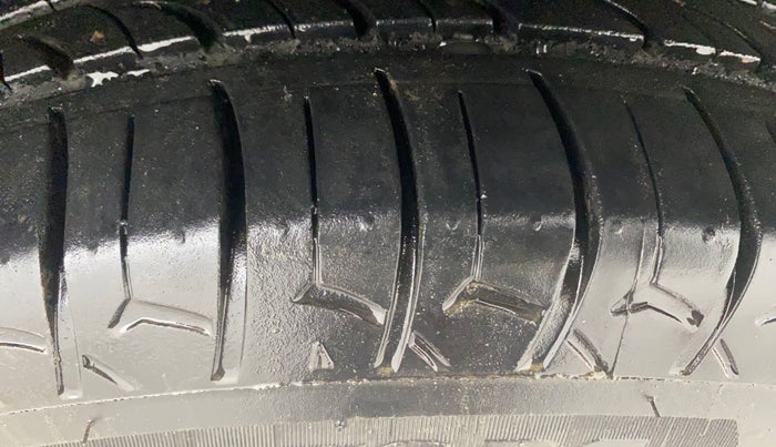 2016 Hyundai Elite i20 SPORTZ 1.2, Petrol, Manual, 99,774 km, Right Front Tyre Tread